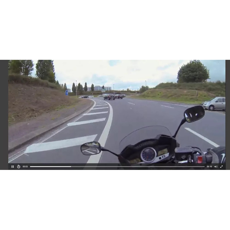 Visuel mise en situation d'une moto dans un rond point