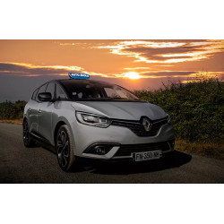 Panneau installé sur voiture